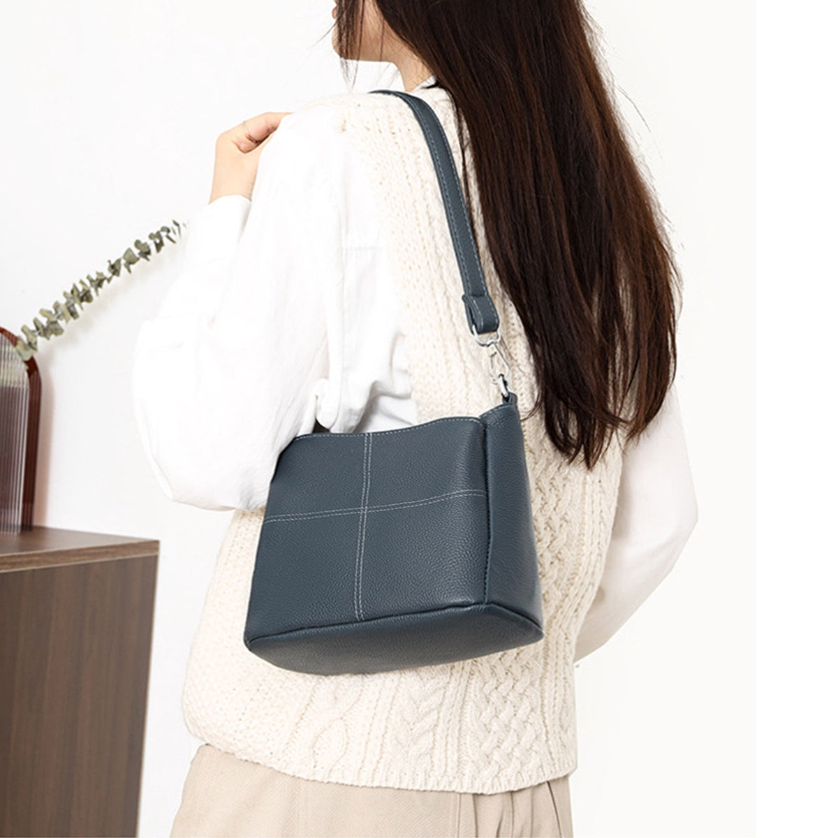 URSOFINE Women's Leather Crossbody Bucket Purse, Multi-Compartment Shoulder Bag with Adjustable Strap, Casual Lightweight Handbag for Daily Use