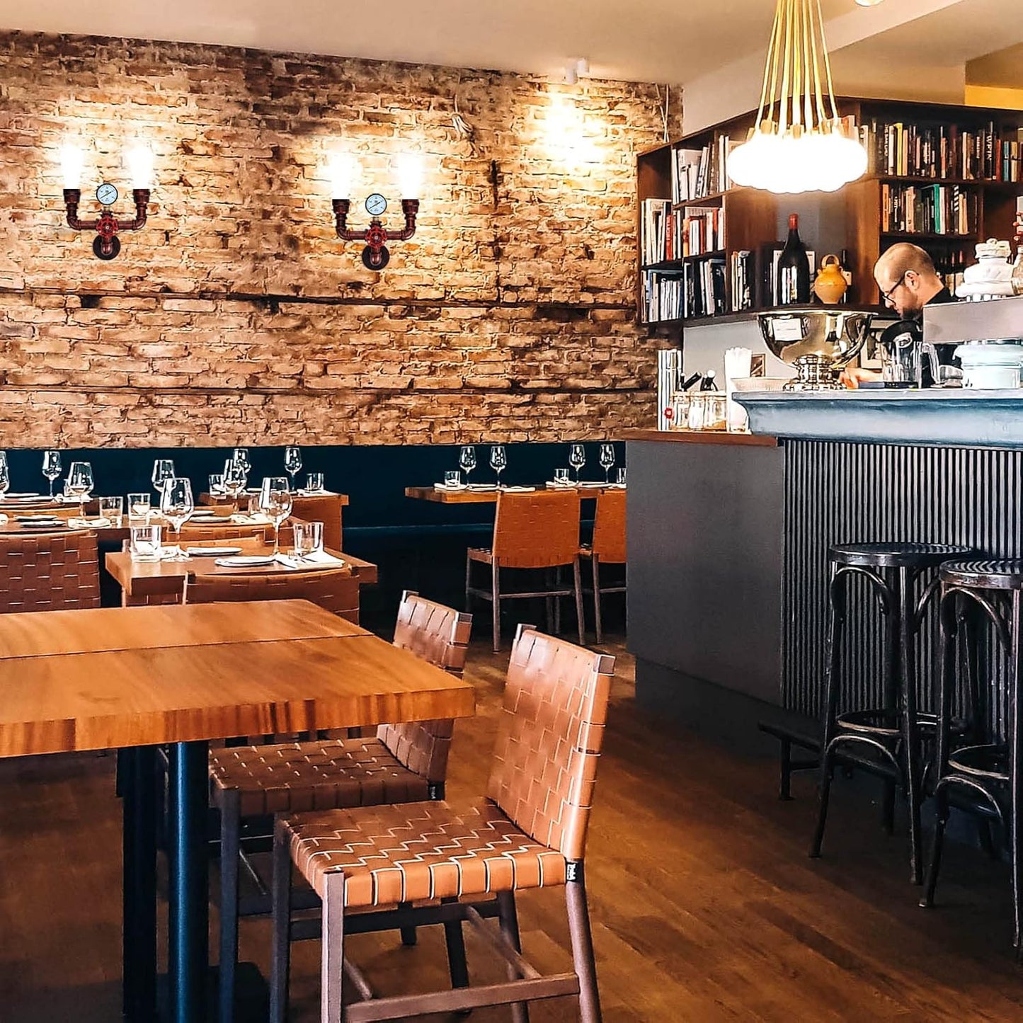 KAWELL Vintage Steampunk Wall Sconce 2-Light - Industrial Water Pipe Wall Lamp with Decorative Gauge, E26 Edison Bulb Fixture for Bar & Cafe